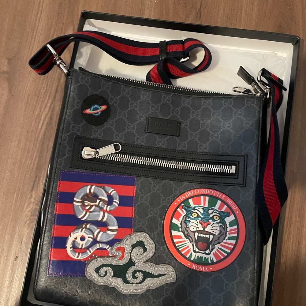 Gucci bag 100%authentic and I rarely wear it I’m more of a backpack person.